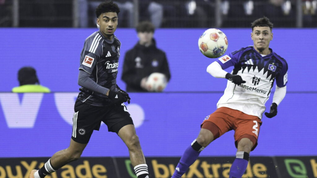 GER 1. FBL,, Hamburger SV vs Eintracht Frankfurt / 20.12.2025, Volksparkstadion, Hamburg, GER 1. FBL, Hamburger SV vs Eintracht Frankfurt im Bild William Mikelbrencis Hamburg 02 versucht sich gegen Nathaniel Brown Frankfurt 21 durchzusetzen *** GER 1 FBL,, Hamburger SV vs Eintracht Frankfurt 20 12 2025, Volksparkstadion, Hamburg, GER 1 FBL, Hamburger SV vs Eintracht Frankfurt in the picture William Mikelbrencis Hamburg 02 tries to assert himself against Nathaniel Brown Frankfurt 21 nordphotoxGmbH/xWitke nph00002
2025.12.20 Hamburg
pilka nozna liga niemiecka
 Hamburger SV - Eintracht Frankfurt 
Foto IMAGO/PressFocus

!!! POLAND ONLY !!!