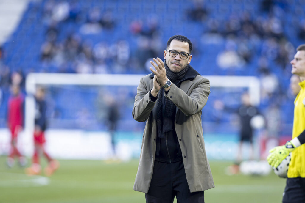 echauffement des joueurs de l'equipe de Racing Strasbourg
Manager Racing Strasbourg Liam Rosenior [ENG] - Photo :  elyxandro cegarra / Elyxandro Cegarra / Psnewz / SIPA /00319681_0035//Credit:PSNEWZ/SIPA/2512211651
2025.12.21 Strasburg
pilka nozna Puchar Francji 
RC Strasbourg - Dunkerque
Foto PSNEWZ/SIPA/PressFocus

!!! POLAND ONLY !!!