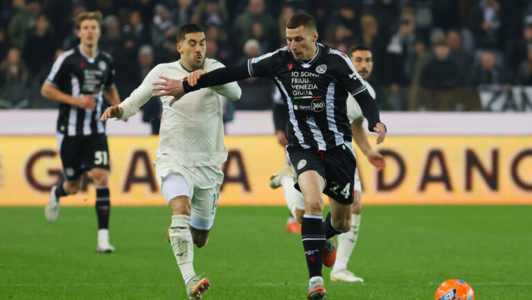 Udinese’s Jakub Piotrowski fights for the ball with Lazio’s Mattia Zaccagni during the Serie A soccer match between Udinese and Lazio at the Bluenergy Stadium in Udine, north east Italy - Saturday, December 27,2025 sport - soccer (Photo by Andrea Bressanutti/Lapresse) (Photo by Andrea Bressanutti/LaPresse/Sipa USA)
2025.12.27 Udine
pilka nozna liga wloska
Udinese Calcio - SS Lazio Rzym

Foto LaPresse/SIPA USA/PressFocus

!!! POLAND ONLY !!!