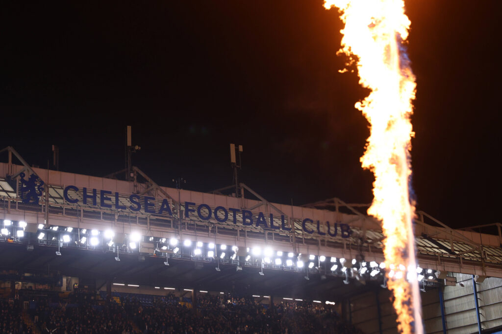 London, England, 27th December 2025. A general view as pyrotechnics are set off ahead of the Chelsea vs Aston Villa Premier League match at Stamford Bridge, London. Picture credit should read: Paul Terry / Sportimage EDITORIAL USE ONLY. No use with unauthorised audio, video, data, fixture lists, club/league logos or live services. Online in-match use limited to 120 images, no video emulation. No use in betting, games or single club/league/player publications. SPI_050_PT_Chelsea_Aston_Villa SPI-4397-0050
2025.12.27 Londyn
pilka nozna liga angielska
Chelsea Londyn - Aston Villa

Foto IMAGO/PressFocus

!!! POLAND ONLY !!!