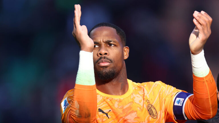 Ac Milan - Hellas Verona FC Mike Maignan of Ac Milan celebrates at the end of the Serie A match beetween Ac Milan and Hellas Verona FC at Stadio Giuseppe Meazza on December 28 2025 in Milano, Italy . Milano Stadio Giuseppe Meazza Italy Copyright: xMarcoxCanonierox
2025.12.28 Mediolan
pilka nozna , liga wloska
AC Milan - Hellas Werona
Foto IMAGO/PressFocus

!!! POLAND ONLY !!!