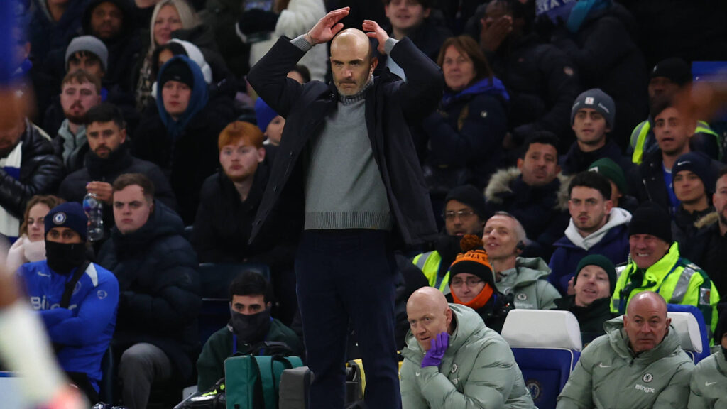London, England, 30th December 2025. Enzo Maresca, Manager of Chelsea looks dejected during the Chelsea vs AFC Bournemouth Premier League match at Stamford Bridge, London. Picture credit should read: Paul Terry / Sportimage EDITORIAL USE ONLY. No use with unauthorised audio, video, data, fixture lists, club/league logos or live services. Online in-match use limited to 120 images, no video emulation. No use in betting, games or single club/league/player publications. SPI_035_PT_Chelsea_Bournemouth SPI-4402-0035
2025.12.30 Londyn
pilka nozna , Liga Angielska
Chelsea Londyn - AFC Bournemouth
Foto IMAGO/PressFocus

!!! POLAND ONLY !!!