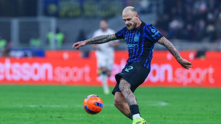 Federico Dimarco of FC Internazionale seen in action during Serie A 2025/26 football match between FC Internazionale and Bologna FC at San Siro Stadium in Milan (Photo by Fabrizio Carabelli/IPA Sport / ipa-agency.net/IPA/Sipa USA)
2026.01.04 Mediolan
pilka nozna liga wloska
Inter Mediolan - Bologna FC
Foto IPA/SIPA USA/PressFocus

!!! POLAND ONLY !!!