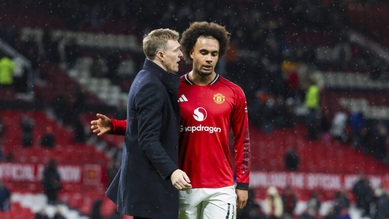 Manchester United, ManU v Brighton &amp; Hove Albion, Emirates FA Cup Manchester United interim first team manager Darren Fletcher consoles Manchester United forward Joshua Zirkzee 11 after the Manchester United v Brighton &amp; Hove Albion Emirates FA Cup Third Round match at Old Trafford, Manchester, England on 11 January 2026 Credit: Phil Duncan/Every Second Media Editorial use only. All images are copyright Every Second Media Limited. No images may be reproduced without prior permission. All rights reserved. Premier League and Football League images are subject to licensing agreements with Football DataCo Limited. see https://www.football-dataco.com Copyright: xIMAGO/EveryxSecondxMediax ESM-1750-0151 PhilxDuncanx/xEveryxSecondxMediax
2026.01.11 Manchester
pilka nozna Puchar Anglii
Manchester United - Brighton and Hove Albion
Foto IMAGO/PressFocus

!!! POLAND ONLY !!!