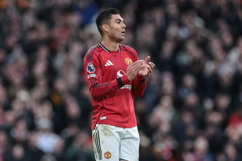 Casemiro of Manchester United applauds the fans after he’s subbed off during the Premier League match Manchester United vs Manchester City at Old Trafford, Manchester, United Kingdom, 17th January 2026

(Photo by Mark Cosgrove/News Images) in Manchester, United Kingdom on 1/17/2026. (Photo by Mark Cosgrove/News Images/Sipa USA)
2026.01.17 Manchester
pilka nozna liga angielska
Manchester United - Manchester City

Foto News Images/SIPA USA/PressFocus

!!! POLAND ONLY !!!