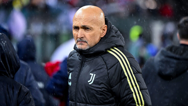 Juventus FC's coach Luciano Spalletti  during the Serie A soccer match between Cagliari Calcio and Juventus FC at the Unipol Domus in Cagliari, Sardinia -  Saturday, 17th January 2026. Sport - Soccer (Photo by Gianluca Zuddas/Lapresse) (Photo by Gianluca Zuddas/LaPresse/Sipa USA)
2026.01.17 Cagliari
pilka nozna liga wloska
Cagliari Calcio - Juventus Turyn
Foto LaPresse/SIPA USA/PressFocus

!!! POLAND ONLY !!!