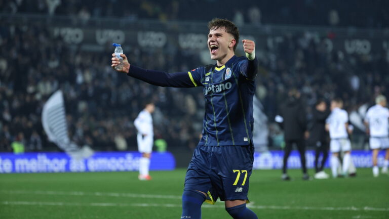 Oskar Pietuszewski  FC Porto  after the match between Vitoria SC and FC Porto, valid for Liga Portugal Betclic 2025 2026 at Estadio D.Afonso Henriques on 18 January 2026. Guimaraes Estadio D.Afonso Henriques Guimaraes Portugal Copyright: xIMAGOx/xPRIMExSPORTSxIMAGESx/xFILIPExOLIVEIRAx
2026.01.18 Guimaraes
pilka nozna liga portugalska
Vitoria SC - FC Porto
Foto IMAGO/PressFocus

!!! POLAND ONLY !!!