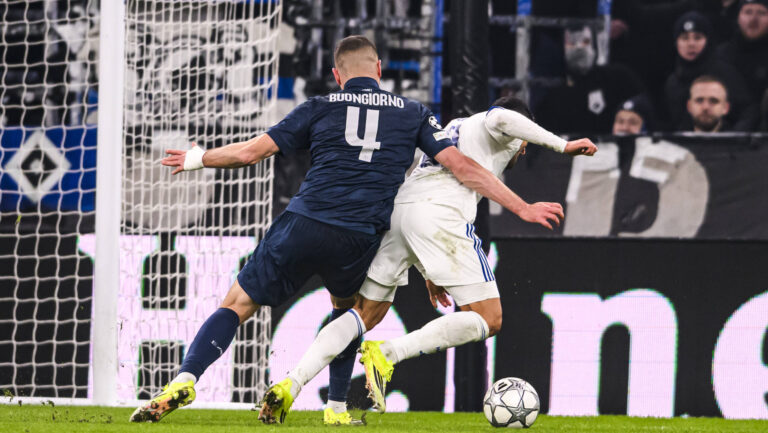 Champions League - League Phase - FC Kobenhavn mod Napoli - 20.01.2026 4 NAP - Alessandro Buongiorno faelder 10 FCK - Mohamed Elyounoussi i feltet og der dommes straffe. Champions League - League Phase - FC Kobenhavn mod Napoli - 20.01.2026. Kobenhavn, Danmark. 20 January, 2026. UK: Champions League - League Phase - FC Copenhagen vs Napoli, Parken, Copenhagen, Denmark Kobenhavn Parken Danmark *** Champions League League Phase FC Kobenhavn vs Napoli 20 01 2026 4 NAP Alessandro Buongiorno fouls 10 FCK Mohamed Elyounoussi in the box and a penalty is called Champions League League League Phase FC Kobenhavn vs Napoli 20 01 2026 Kobenhavn, Denmark 20 January, 2026 UK Champions League League League Phase FC Copenhagen vs Napoli, Parken, Copenhagen, Denmark Kobenhavn Parken Danmark Copyright: xMichaelxBarrettxBoesenx
2026.01.20 Kopenhaga
pilka nozna liga mistrzow
FC Kopenhaga - SSC Napoli
Foto IMAGO/PressFocus

!!! POLAND ONLY !!!