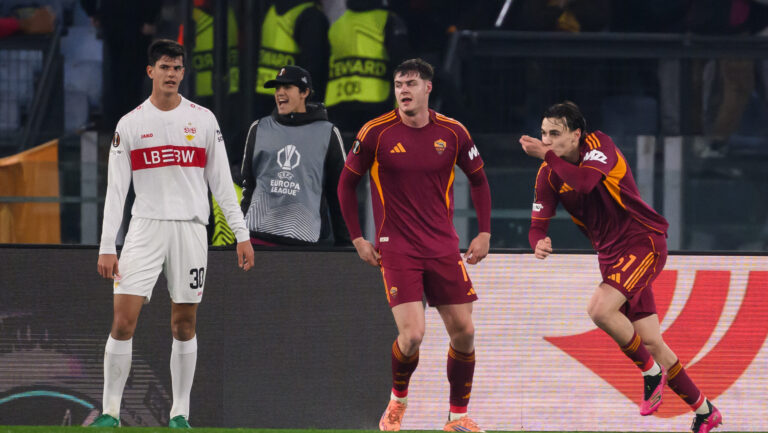 Niccolo Pisilli of AS Roma celebrates with team mates after scoring the goal of 1-0 during the UEFA Europa League 2025/2026 football match between AS Roma and Vfb Stuttgart at Stadio Olimpico in Rome (Italy), January 22, 2026./Sipa USA *** No Sales in France and Italy ***
2026.01.22 Rzym
pilka nozna liga europy
AS Roma - VfB Stuttgart

Foto Insidefoto/SIPA USA/PressFocus

!!! POLAND ONLY !!!