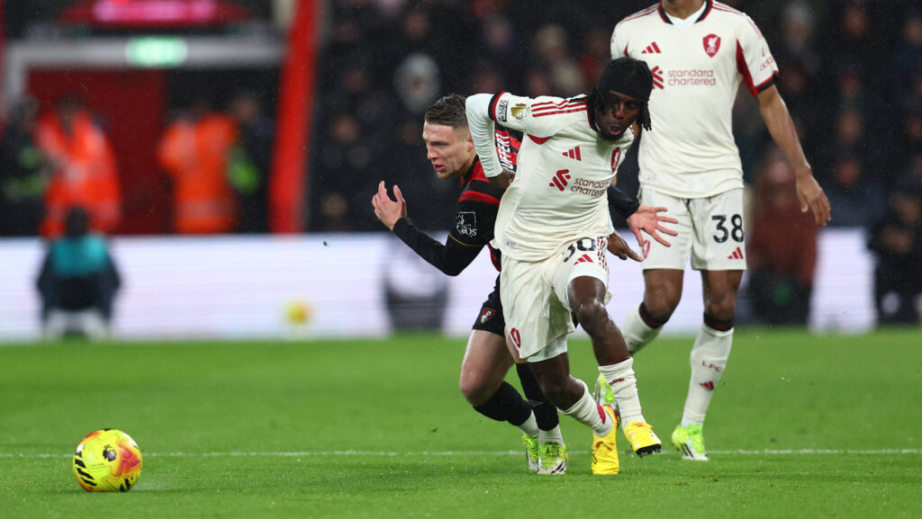 Bournemouth, England, 24th January 2026. Adrien Truffert of Bournemouth and Jeremie Frimpong of Liverpool challenge for the ball during the AFC Bournemouth vs Liverpool Premier League match at the Vitality Stadium, Bournemouth. Picture credit should read: Paul Terry / Sportimage EDITORIAL USE ONLY. No use with unauthorised audio, video, data, fixture lists, club/league logos or live services. Online in-match use limited to 120 images, no video emulation. No use in betting, games or single club/league/player publications. SPI_011_PT_Bournemouth_Liverpool SPI-4475-0011
2026.01.24 Bournemouth
pilka nozna liga angielska
AFC Bournemouth - FC Liverpool

Foto IMAGO/PressFocus

!!! POLAND ONLY !!!