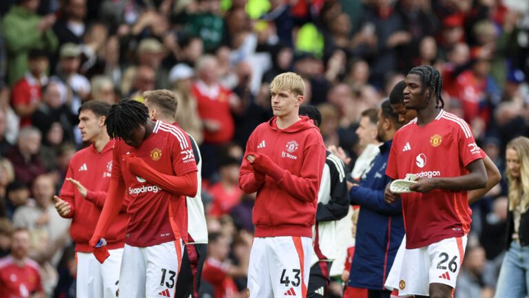 Manchester United, ManU FC v Aston Villa FC Manchester United defender Patrick Dorgu 13 Manchester United midfielder Toby Collyer 43 Manchester United defender Ayden Heaven 26 end of season pitch walk after the Manchester United FC v Aston Villa FC English Premier League match at Old Trafford, Manchester, England, United Kingdom on 25 May 2025 Credit: Phil Duncan/Every Second Media Editorial use only. All images are copyright Every Second Media Limited. No images may be reproduced without prior permission. All rights reserved. Premier League and Football League images are subject to licensing agreements with Football DataCo Limited. see https://www.football-dataco.com Copyright: xIMAGO/EveryxSecondxMediax ESM-1495-0134 PhilxDuncanx/xEveryxSecondxMediax
2025.05.25 Manchester
pilka nozna , liga angielska
Manchester United - Aston Villa
Foto IMAGO/PressFocus

!!! POLAND ONLY !!!