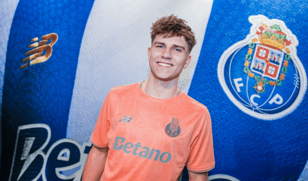 OFICJALNIE! Oskar Pietuszewski zawodnikiem FC Porto!