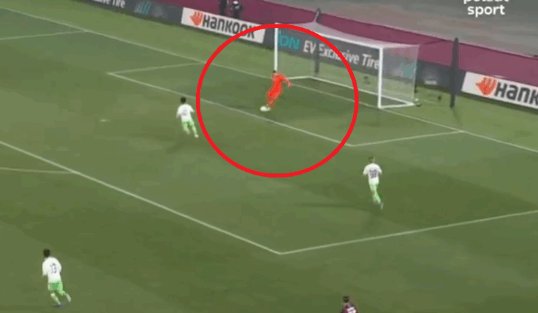 Koszmarny błąd Łukasza Skorupskiego. Polak podarował gola rywalom [WIDEO]