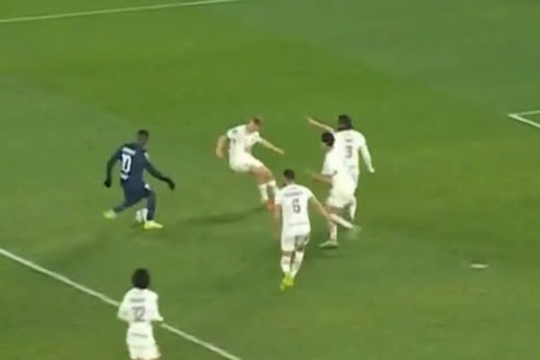 Kosmiczne trafienie Dembele w hicie! Jak on to zrobił? [WIDEO]