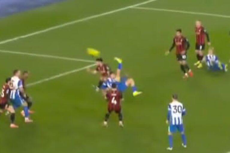 Kosmiczny gol w Premier League! Przewrotka w ostatniej minucie [WIDEO]