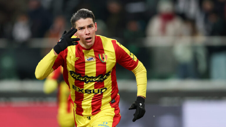 Stępiński popsuł debiut Papszuna! Korona wygrała w Warszawie [WIDEO]