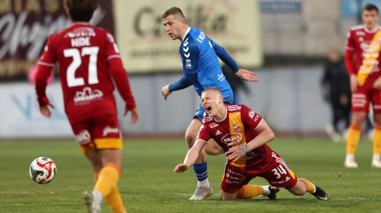 2024.04.26 Chojnice Pilka Nozna 2 liga sezon 2023/2024 Mecz Chojniczanka Chojnice - Sandecja Nowy Sacz N/z Rafal Wolsztynski Damian Nowacki Foto Piotr Matusewicz / PressFocus

2024.04.26 Chojnice
Football Polish second division season 2023/2024
Chojniczanka Chojnice - Sandecja Nowy Sacz
Rafal Wolsztynski Damian Nowacki
Credit: Piotr Matusewicz / PressFocus