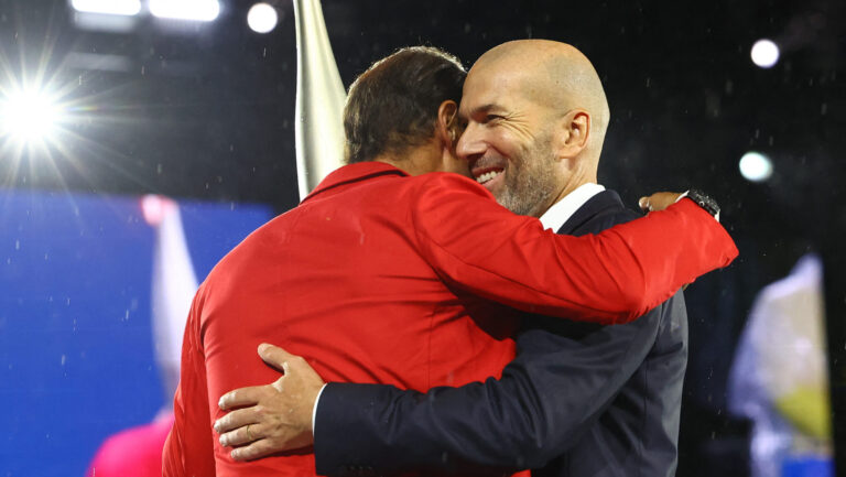 (240726) -- PARIS, July 26, 2024 (Xinhua) -- Torchbearer Zinedine Zidane (R) passes the Olympic torch to Rafael Nadal of Spain during the opening ceremony of the Paris 2024 Olympic Games in Paris, France, July 26, 2024. (Stephanie Lecocq/REUTERS/Pool via Xinhua)

2024.07.26 Paryz
Olimpiada Igrzyska Olimpijskie Paryz 2024
Ceremonia otwarcia
Foto Stephanie Lecocq/Xinhua/PressFocus

!!! POLAND ONLY !!!