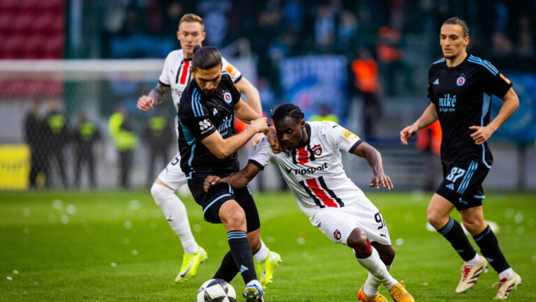 SPARTAK TRNAVA - SLOVAN BRATISLAVA Kelvin Ofori of Trnava and Kyriakos Savvidis of Slovan during the 2nd leg of semifinal of Slovnaft Cup football match between FC Spartak Trnava and SK Slovan Bratislava. Trnava, Slovakia, April 15, 2025. Photo by Branislav Racko Copyright: xx 080A9045
2025.04.15 Trnawa
pilka nozna , Puchar Slowacji
Spartak Trnava - Slovan Bratyslawa
Foto IMAGO/PressFocus

!!! POLAND ONLY !!!