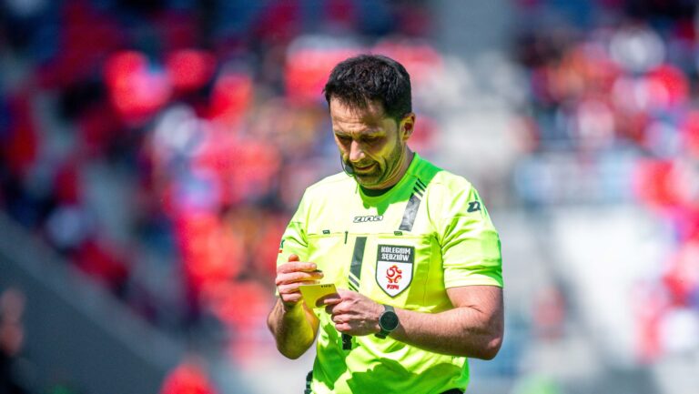 2025.04.27 Opole
Pilka nozna, Betclic I liga, sezon 2024/25
Odra Opole - Gornik Leczna
N/z sedzia Daniel Stefanski
Foto Mateusz Porzucek PressFocus

2025.04.27 Opole
Football, Polish league, second level, 2024/2025
Odra Opole - Gornik Leczna
sedzia Daniel Stefanski
Credit: Mateusz Porzucek PressFocus