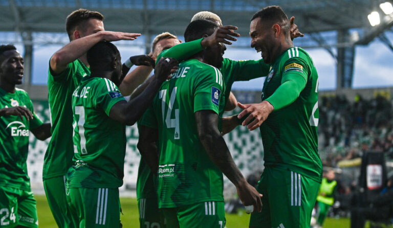 2025.10.04 Radom Pilka nozna PKO Ekstraklasa 2025/2026 Radomiak Radom - Zaglebie Lubin
N/z Elves Balde Steve Kingue Pilkarze Radomiaka radosc celebration cieszynka

Foto Kacper Pacocha / PressFocus 

2025.10.04 Radom Football Poland Top League season 2025/2026 Radomiak Radom - Zaglebie Lubin

Credit: Kacper Pacocha / PressFocus