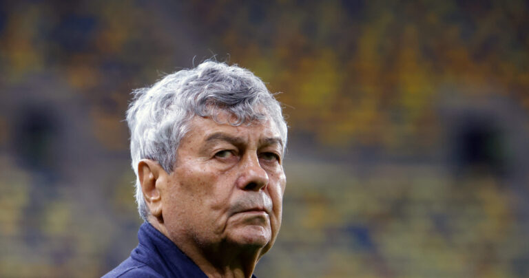 (251010) -- ROMANIA, Oct. 10, 2025 (Xinhua) -- Romania's head coach Mircea Lucescu looks on before the international friendly football match between Romania and Moldova at Arena Nationala stadium in Bucharest, Romania, Oct. 9, 2025. (Photo by Cristian Cristel/Xinhua)

2025.10.09 Bukareszt
pilka nozna miedzynarodowy mecz towarzyski
Rumunia - Moldawia
Foto Cristian Cristel/Xinhua/PressFocus

!!! POLAND ONLY !!!