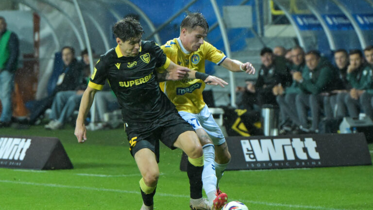 2025.10.17 Lublin pilka nozna PKO Ekstraklasa sezon 2025/2026 
Motor Lublin - GKS Katowice
N/z  Eman Markovic Krystian Palacz
Foto Wojciech Szubartowski / PressFocus 
2025.10.17 Lublin Football - Polish PKO Ekstraklasa season 2025/2026 
Motor Lublin - GKS Katowice
Eman Markovic Krystian Palacz
Credit: Wojciech Szubartowski / PressFocus