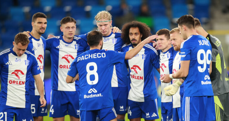 2025.10.20 Plock Pilka Nozna PKO BP Ekstraklasa Sezon 2025/2026 Wisla Plock - Bruk-Bet Nieciecza Nz Andrias Edmundsson Dani Pacheco Foto: Artur KraszewskiArtur Kraszewski / PressFocus

2025.10.20 Plock Football PKO BP Ekstraklasa Polish League 2025/2026 Wisla Plock - Bruk-Bet Nieciecza Andrias Edmundsson Dani Pacheco Credit:Artur Kraszewski / PressFocus