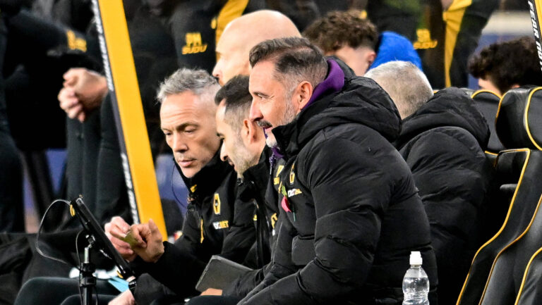 Wolverhampton Wanderers v Chelsea EFL Cup 29/10/2025. Wolverhampton Wanderers manager Vitor Pereira in the dugout during the EFL Cup match between Wolverhampton Wanderers and Chelsea at Molineux, Wolverhampton, England on 29 October 2025. Wolverhampton Molineux West Midlands England Editorial use only DataCo restrictions apply See www.football-dataco.com , Copyright: xDennisxGoodwinx PSI-23127-0123
2025.10.29 Wolverhampton
pilka nozna , puchar ligi angielskiej
Wolverhampton Wanderers - Chelsea Londyn
Foto IMAGO/PressFocus

!!! POLAND ONLY !!!
