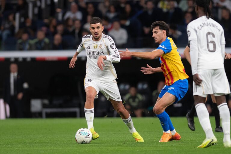 Spanish La Liga EA Sports soccer match Real Madrid vs Valencia at Santiago Bernabeu Stadium in Madrid, Spain. 01 November 2025 Ceballos 900/Cordon Press PUBLICATIONxNOTxINxFRAxESP 900/CordonxPress LOF - Real Madrid vs Valencia
2025.11.01 Madryt
pilka nozna , liga hiszpanska
Real Madryt - Valencia CF
Foto IMAGO/PressFocus

!!! POLAND ONLY !!!