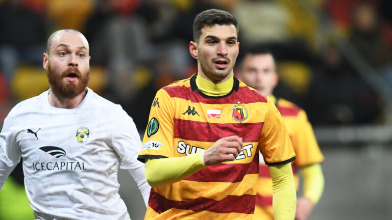 2025.11.27 Bialystok pilka nozna Liga Konferencji Europy 2025/2026. 4. kolejka rozgrywek LKE. Jagiellonia Bialystok - KuPS Kuopio (Finalndia) N/z (L-P) Jerry Voutilainen Dusan Stojinovic Foto Michal Kosc / PressFocus 
2025.11.27 Bialystok Football - UEFA Conference League 2025/2026 Jagiellonia Bialystok - KuPS Kuopio (Finland) Credit: Michal Kosc / PressFocus