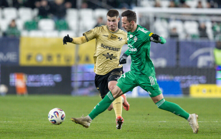2025.11.28 Radom pilka nozna PKO Ekstraklasa sezon 2025/2026
Radomiak Radom - Gornik Zabrze
N/z Kryspin Szczesniak (Gornik), Rafal Wolski (Radomiak)
Foto Tomasz Jastrzebowski / Foto Olimpik / PressFocus

2025.11.28 Radom Football PKO Ekstraklasa season 2025/2026
Radomiak Radom - Gornik Zabrze
Kryspin Szczesniak (Gornik), Rafal Wolski (Radomiak)
Credit: Tomasz Jastrzebowski / Foto Olimpik / PressFocus