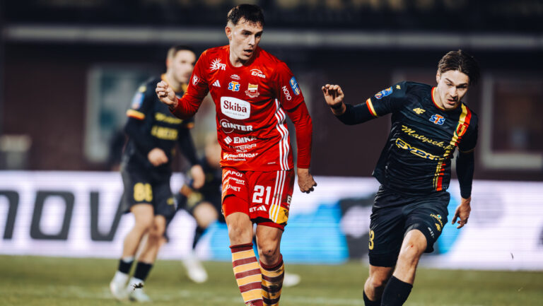 2025.12.04 Chojnice Pilka Nozna 1/8 finalu STS Pucharu Polski sezon 2025/2026 Mecz Chojniczanka Chojnice - Korona Kielce N/z Jakub Golinski Milosz Strzebonski Foto Piotr Matusewicz / PressFocus

2025.12.04 Chojnice
Football Polish Cup season 2025/2026
Chojniczanka Chojnice - Korona Kielce
Jakub Golinski Milosz Strzebonski
Credit: Piotr Matusewicz / PressFocus