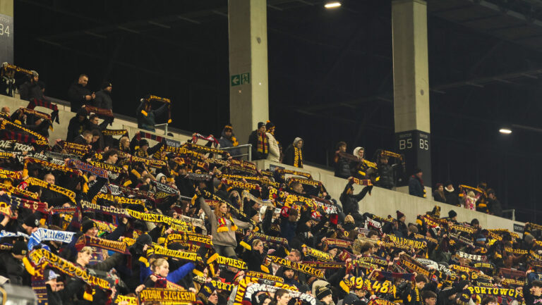 2025.12.06 Szczecin Stadion im. Floriana Krygiera
pilka nozna PKO Ekstraklasa sezon 2025/2026
Pogon Szczecin - Radomiak Radom
N/z Kamil Grosicjki kibice doping oprawa zajscie z kibicami grozby od kibiciw
Foto Szymon Gorski / PressFocus

2025.12.06 Szczecin Stadion im. Floriana Krygiera
football Polish PKO Ekstraklasa season 2025/2026
Pogon Szczecin - Radomiak Radom
Kamil Grosicjki kibice doping oprawa zajscie z kibicami grozby od kibiciw
Credit: Szymon Gorski / PressFocus