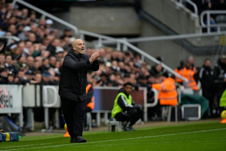 Enzo Maresca manager of Chelsea gives his team instructions during the Premier League match Newcastle United vs Chelsea at St. James's Park, Newcastle, United Kingdom, 20th December 2025

(Photo by Maynard Manyowa/News Images)

*** GER AUT SUI OUT *** in Newcastle, United Kingdom on 12/20/2025. (Photo by Maynard Manyowa/News Images/Sipa USA)
2025.12.20 Londyn
pilka nozna liga angielska
Newcastle United - Chelsea Londyn
Foto News Images/SIPA USA/PressFocus

!!! POLAND ONLY !!!