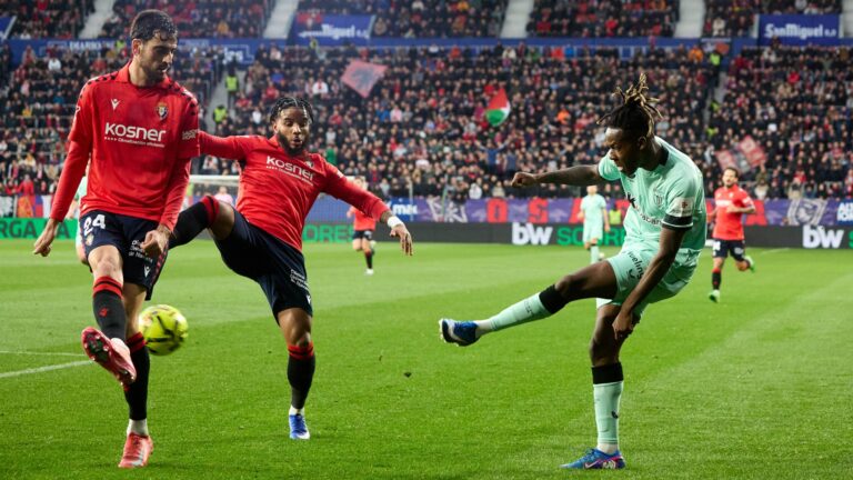 Pamplona, Spain. 3rd Jan 2026. Sports. Football/Soccer.Alejandro Catena (24. CA Osasuna), Valentin Rosier (19. CA Osasuna) and Nico Williams (10. Athletic Club) during the football match of La Liga EA Sports between CA Osasuna and Athletic Club played at El Sadar stadium in Pamplona (Spain) on January 3, 2026. Credit: Inigo Alzugaray/Cordon Press
2026.01.03 Pampeluna
pilka nozna liga hiszpanska
Osasuna Pampeluna - Athletic Bilbao
Foto Cordon/SIPA USA/PressFocus

!!! POLAND ONLY !!!