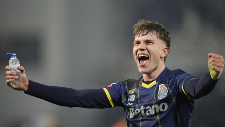 Vitoria SC v FC Porto - Liga Portugal BETCLIC 25/26 - 18 Jornada Oskar Pietuszewski do FC Porto durante partida entre Vitoria SC v FC Porto valida pela Liga Portugal BETCLIC 25/26 - 18 Jornada no Estadio D Afonso Henriques, Guimaraes, Portugal Foto de Pedro Loureiro/Avant Sports Guimaraes Estadio D Afonso Henriques Portugal Copyright: xPedroxLoureiro/AvantxSportsx
2026.01.18 Guimaraes
pilka nozna , Liga Portugalska
Vitoria Guimaraes - FC Porto
Foto IMAGO/PressFocus

!!! POLAND ONLY !!!