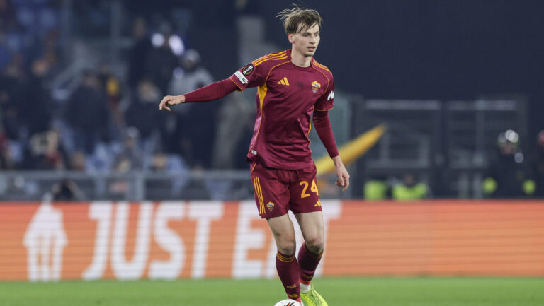 Roma's Polish defender Jan Ziolkowski controls the ball during UEFA Europa League phase match day 7 between AS Roma vs VfB Stuttgart at Olimpico stadium on November 22, 2026 in Rome, Italy. (Photo by Antonio Balasco/IPA Sport / ipa-agency.net/IPA/Sipa USA)
2026.01.22 Rzym
pilka nozna , Liga Europy
AS Roma - VfB Stuttgart
Foto IPA/SIPA USA/PressFocus

!!! POLAND ONLY !!!