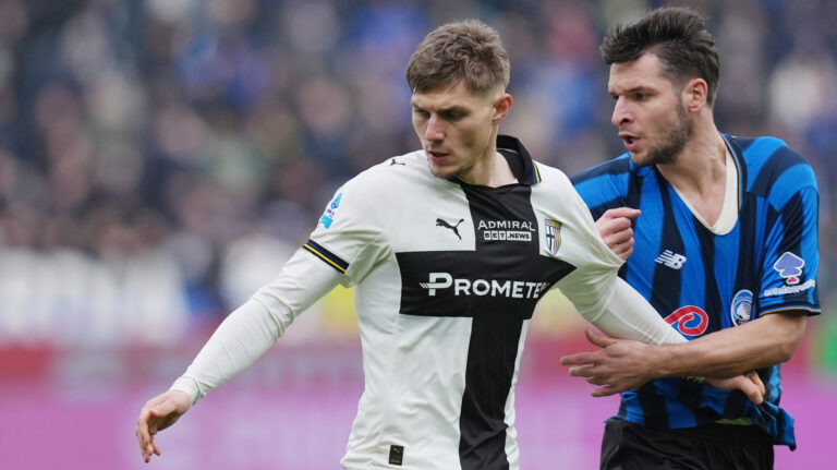 AtalantaÕs Berat Djimsiti  fights for the ball with ParmaÕs Adrian Benedyczak  during the Serie A soccer match between Atalanta and Parma at the New Balance Stadium in Bergamo , north Italy - Sunday , January 25 , 2026. Sport - Soccer . (Photo by Spada/LaPresse) (Photo by Spada/LaPresse/Sipa USA)
2026.01.25 Bergamo
pilka nozna liga wloska
Atalanta Bergamo - Parma Calcio
Foto LaPresse/SIPA USA/PressFocus

!!! POLAND ONLY !!!
