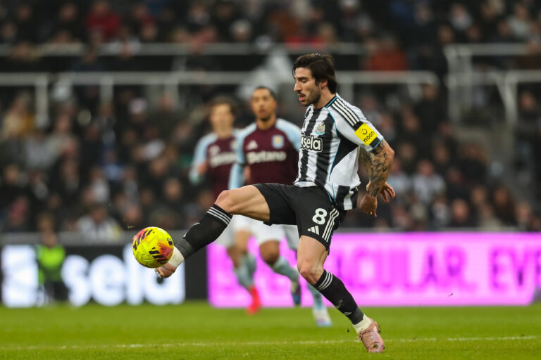 Newcastle United v Aston Villa, Premier League Sandro Tonali Of Newcastle United in action during the Newcastle United v Aston Villa Premier League match at St. James Park, Newcastle Upon Tyne, England on 25 January 2026 Credit: Lee Keuneke/Every Second Media Editorial use only. All images are copyright Every Second Media Limited. No images may be reproduced without prior permission. All rights reserved. Premier League and Football League images are subject to licensing agreements with Football DataCo Limited. see https://www.football-dataco.com Copyright: xIMAGO/EveryxSecondxMediax ESM-1773-0070 LeexKeunekex/xEveryxSecondxMediax
2026.01.25 Newcastle
pilka nozna , Liga Angielska
Newcastle United - Aston Villa
Foto IMAGO/PressFocus

!!! POLAND ONLY !!!