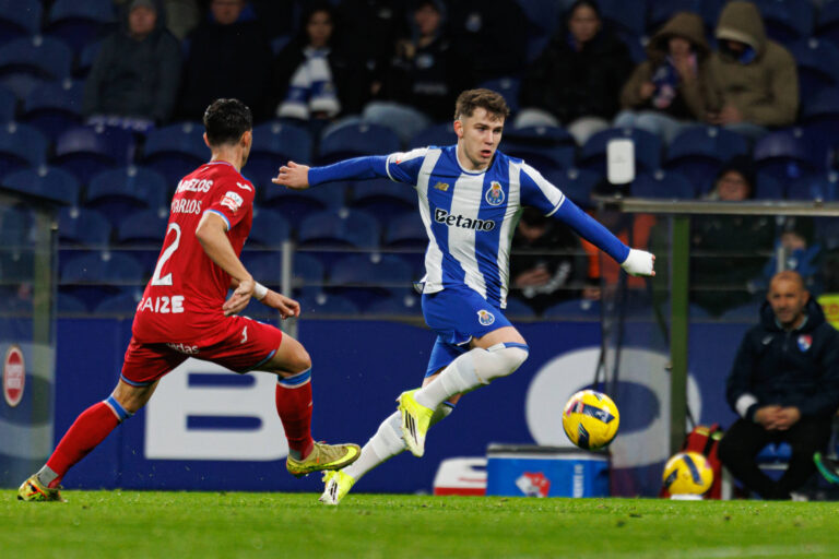 Ze Carlos and Oskar Pietuszewski seen during Liga Portugal game between teams of FC Porto and Gil Vicente FC at Estadio do Dragao Bernardo Benjamim/Ball Raw images Porto Estadio do Dragao Portugal Copyright: xBernardoxBenjamimx bernardobenjamim_fcporto_gilvicentefc_2526-100
2026.01.26 Porto
pilka nozna liga portugalska
FC Porto - Gil Vicente FC

Foto IMAGO/PressFocus

!!! POLAND ONLY !!!