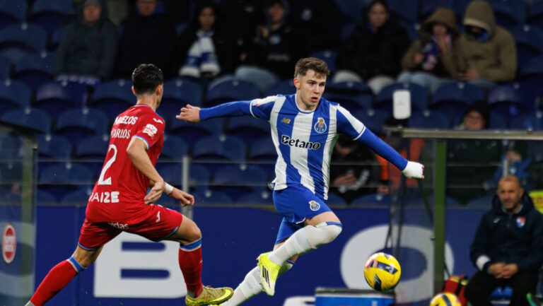 Ze Carlos and Oskar Pietuszewski seen during Liga Portugal game between teams of FC Porto and Gil Vicente FC at Estadio do Dragao Bernardo Benjamim/Ball Raw images Porto Estadio do Dragao Portugal Copyright: xBernardoxBenjamimx bernardobenjamim_fcporto_gilvicentefc_2526-100
2026.01.26 Porto
pilka nozna liga portugalska
FC Porto - Gil Vicente FC

Foto IMAGO/PressFocus

!!! POLAND ONLY !!!