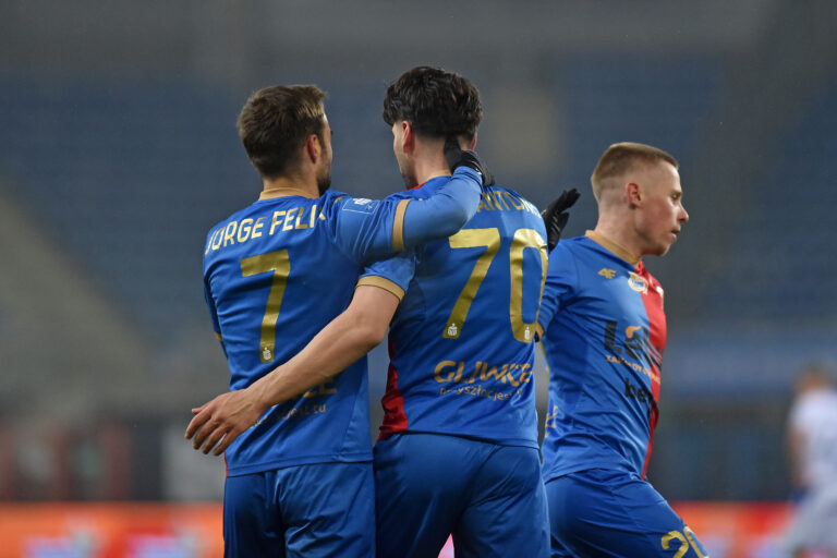 2026.02.03 Gliwice
Pilka nozna , PKO BP Ekstraklasa sezon 2025/26
Piast Gliwice - Lech Poznan
N/z Pilkarze Piasta, radosc po bramce na 1-0, gol, bramka
Foto Krzysztof Porebski / PressFocus

2026.02.03 Gliwice
Football Polish top league , 2025/2026 season
Piast Gliwice - Lech Poznan
Pilkarze Piasta, radosc po bramce na 1-0, gol, bramka
Credit: Krzysztof Porebski / PressFocus