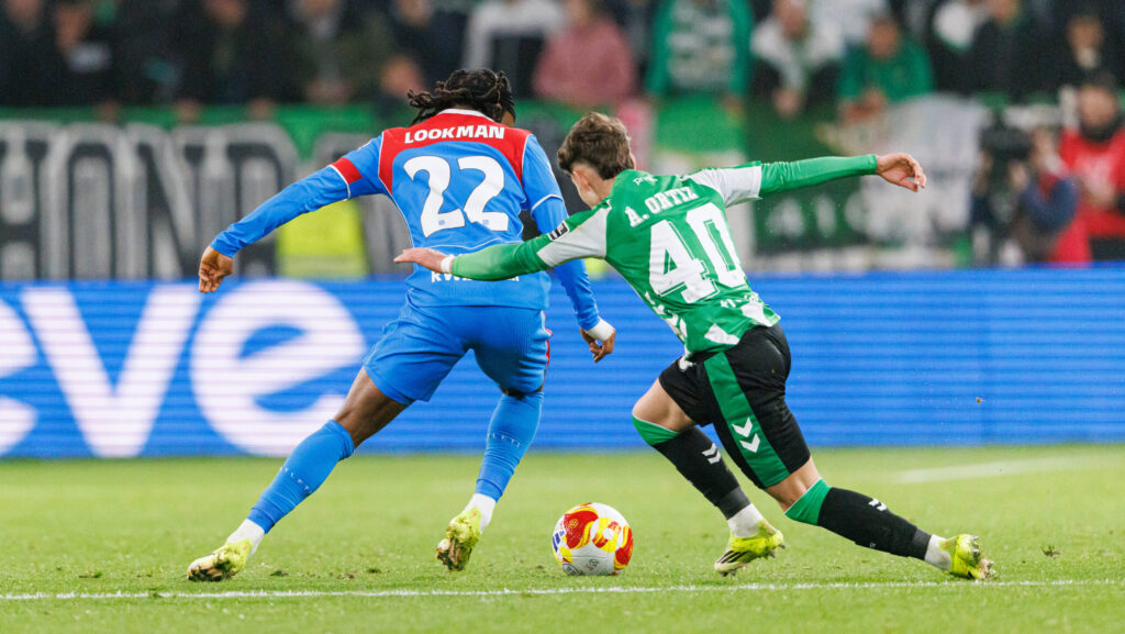 Ademola Lookman and Angel Ortiz seen during Copa Del Rey quarterfinal game between teams of Real Betis Balompie and Atletico de Madrid Maciej Rogowski/Ball Raw Images Seville Estadio La Cartuja Spain Copyright: xMaciejxRogowskix maciejrogowski_betis_atletico_2526_ROG1986
2026.02.05 Sewilla
pilka nozna Puchar Krola
Real Betis Sewilla - Atletico Madryt
Foto IMAGO/PressFocus

!!! POLAND ONLY !!!