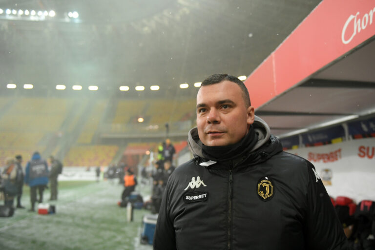 2026.02.07 Bialystok Pilka nozna PKO Ekstraklasa sezon 2025/2026 20. kolejka rozgrywek Jagiellonia Bialystok (zolto-czerwone) - Motor Lublin N/z Adrian Siemieniec trener Jagiellonii Bialystok Foto Michal Kosc / PressFocus 
2026.02.07 Bialystok Bialystok Football Polish PKO Ekstraklasa season 2025/2026 Jagiellonia Bialystok - Motor Lublin Credit Michal Kosc / PressFocus