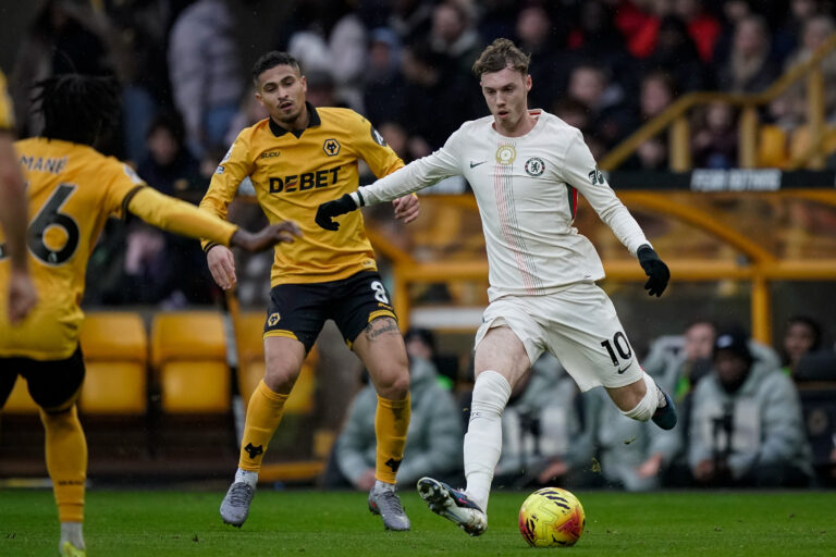 Cole Palmer of Chelsea passes the ball  during the Premier League match Wolverhampton Wanderers vs Chelsea at Molineux, Wolverhampton, United Kingdom on 07 February 2026

(Photo by Maynard Manyowa/News Images) in Wolverhampton, United Kingdom on 2/7/2026. (Photo by Maynard Manyowa/News Images/Sipa USA)
2026.02.07 Wolverhampton 
pilka nozna liga angielska
Wolverhampton Wanderers - Chelsea Londyn

Foto News Images/SIPA USA/PressFocus

!!! POLAND ONLY !!!