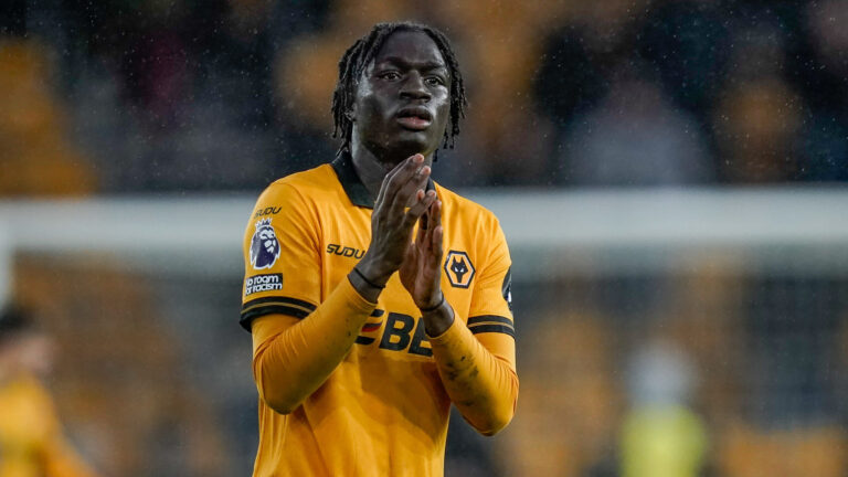 Mateus Mane of Wolverhampton Wanderers applauds the fans after the final whistle  during the Premier League match Wolverhampton Wanderers vs Chelsea at Molineux, Wolverhampton, United Kingdom on 07 February 2026

(Photo by Maynard Manyowa/News Images) in Wolverhampton, United Kingdom on 2/7/2026. (Photo by Maynard Manyowa/News Images/Sipa USA)
2026.02.07 Wolverhampton
pilka nozna liga angielska
Wolverhampton Wanderers - Chelsea Londyn

Foto News Images/SIPA USA/PressFocus

!!! POLAND ONLY !!!
