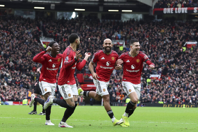 Manchester United, ManU v Tottenham Hotspur, Premier League Manchester United forward Bryan Mbeumo 19 scores a GOAL 1-0 and celebrates with Manchester United defender Diogo Dalot 2 Manchester United midfielder Kobbie Mainoo 37 and Manchester United forward Matheus Cunha 10 during the Manchester United v Tottenham Hotspur Premier League match at Old Trafford, Manchester, England on 7 February 2026 Credit: Phil Duncan/Every Second Media Editorial use only. All images are copyright Every Second Media Limited. No images may be reproduced without prior permission. All rights reserved. Premier League and Football League images are subject to licensing agreements with Football DataCo Limited. see https://www.football-dataco.com Copyright: xIMAGO/EveryxSecondxMediax ESM-1790-0040 PhilxDuncanx/xEveryxSecondxMediax
2026.02.07 Manchester
pilka nozna liga angielska
Manchester United - Tottenham Hotspur
Foto IMAGO/PressFocus

!!! POLAND ONLY !!!