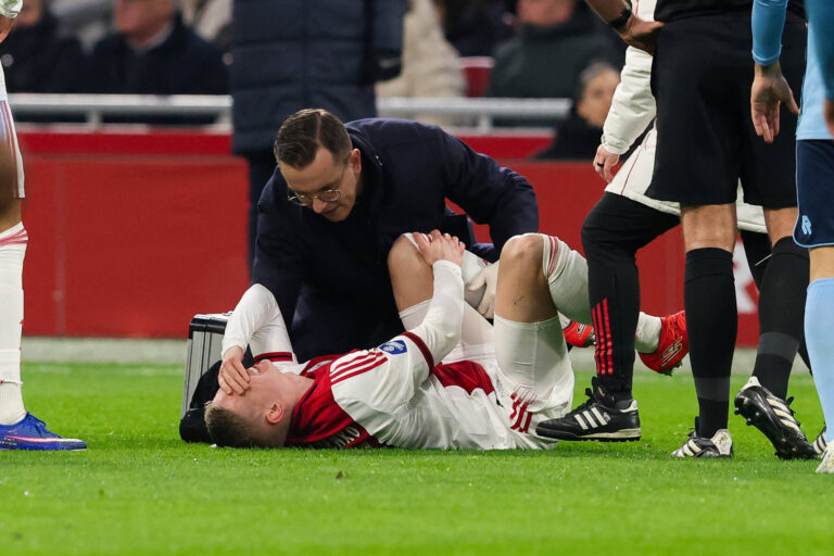 2026-02-14 AFC Ajax v Fortuna Sittard - Dutch Eredivisie AMSTERDAM, NETHERLANDS - FEBRUARY 14: Injury of Oleksandr Zinchenko of AFC Ajax during the Dutch Eredivisie match between AFC Ajax and Fortuna Sittard at Johan Cruijff ArenA on February 14, 2026 in Amsterdam, Netherlands. Amsterdam Johan Cruijff ArenA Netherlands Content not available for redistribution in The Netherlands directly or indirectly through any third parties. Copyright: xHansxvanxderxValkx
2026.02.14 Amsterdam
pilka nozna Liga holenderska
AFC Ajax Amsterdam - Fortuna Sittard
Foto IMAGO/PressFocus

!!! POLAND ONLY !!!