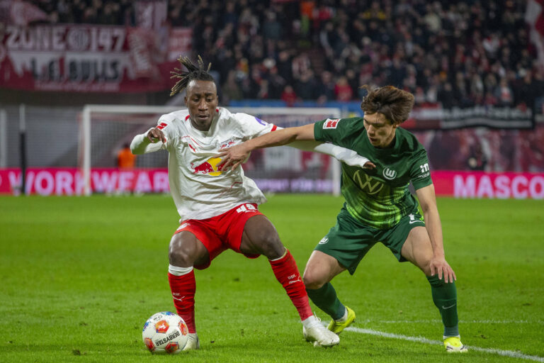 GER, Leipzig, Fussball, DFL Bundesliga, 22. Spieltag, RB Leipzig vs. VFL Wolfsburg im Bild v.l.: Yan Diomande RB Leipzig 49, Kento Shiogai VFL Wolfsburg 07, Zweikampf, 15.02.2025, Red-Bull Arena Leipzig DFL/DFB REGULATIONS PROHIBIT ANY USE OF PHOTOGRAPHS AS IMAGE SEQUENCES AND/OR QUASI-VIDEO, *** GER, Leipzig, Football, DFL Bundesliga, Matchday 22, RB Leipzig vs VFL Wolfsburg pictured from l Yan Diomande RB Leipzig 49 , Kento Shiogai VFL Wolfsburg 07 , duel, 15 02 2025, Red Bull Arena Leipzig DFL DFB REGULATIONS PROHIBIT ANY USE OF PHOTOGRAPHS AS IMAGE SEQUENCES AND OR QUASI VIDEO, Copyright: HMBxMedia/PaulxFritz
2026.02.15 Lipsk
pilka nozna liga niemiecka
RB Lipsk - VfL Wolfsburg

Foto IMAGO/PressFocus

!!! POLAND ONLY !!!